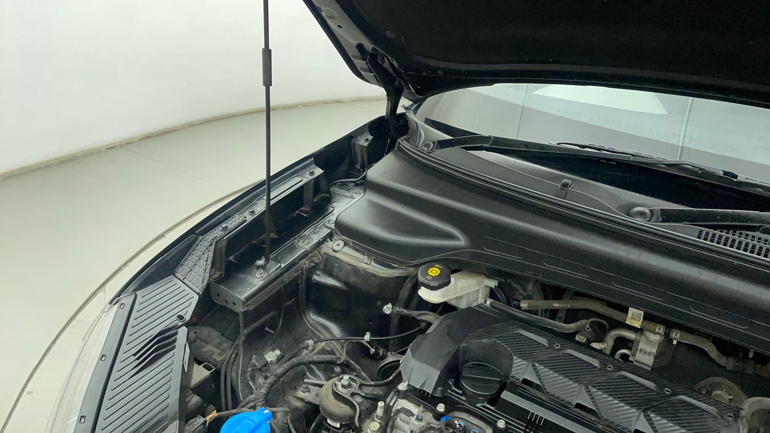 Used 2024 Hyundai Creta SX 1.5 Petrol Petrol Manual engine ENGINE RIGHT SIDE HINGE & APRON VIEW