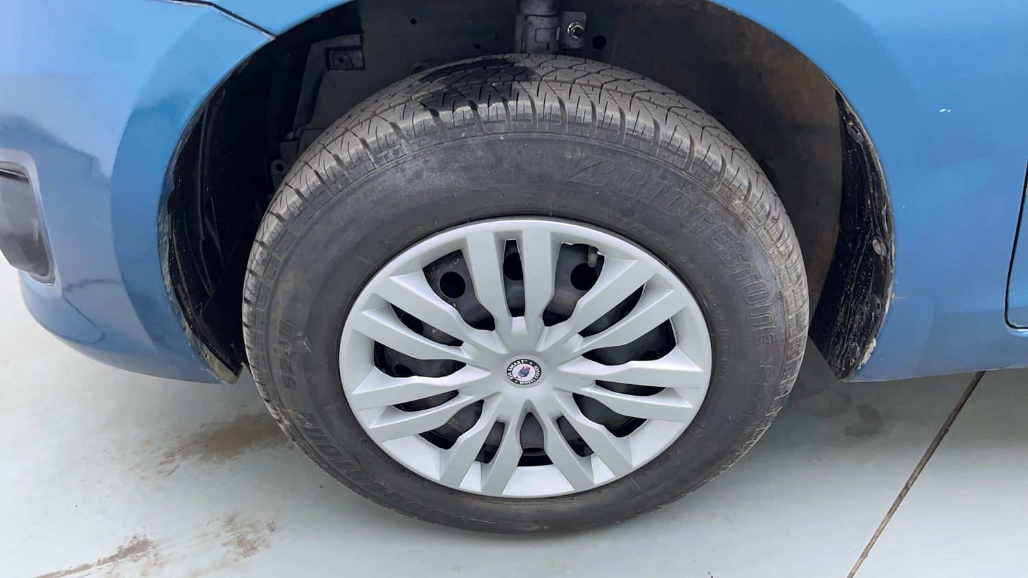 Used 2014 Maruti Suzuki Swift Dzire VDI Diesel Manual tyres LEFT FRONT TYRE RIM VIEW