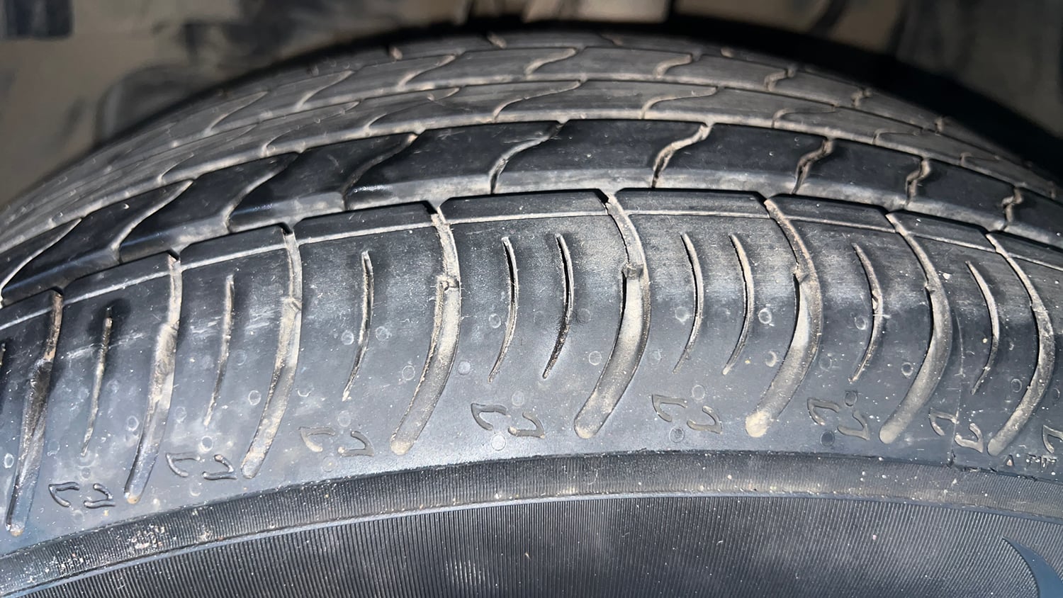 Used 2022 Tata Nexon XM Petrol Manual tyres LEFT FRONT TYRE TREAD VIEW