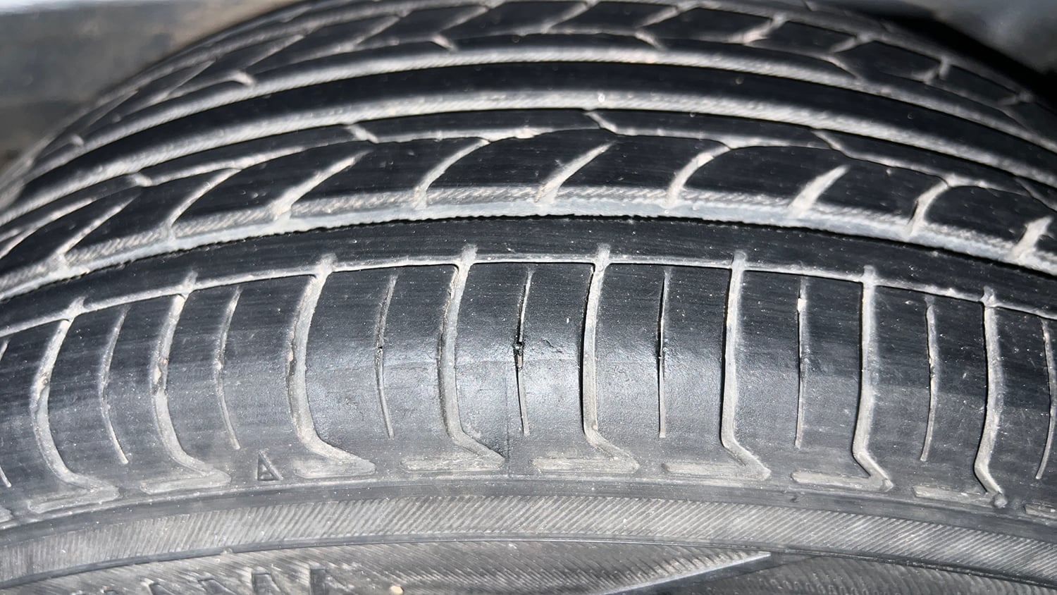 Used 2019 Maruti Suzuki Ignis Zeta 1.2 AMT Petrol Automatic tyres LEFT REAR TYRE TREAD VIEW