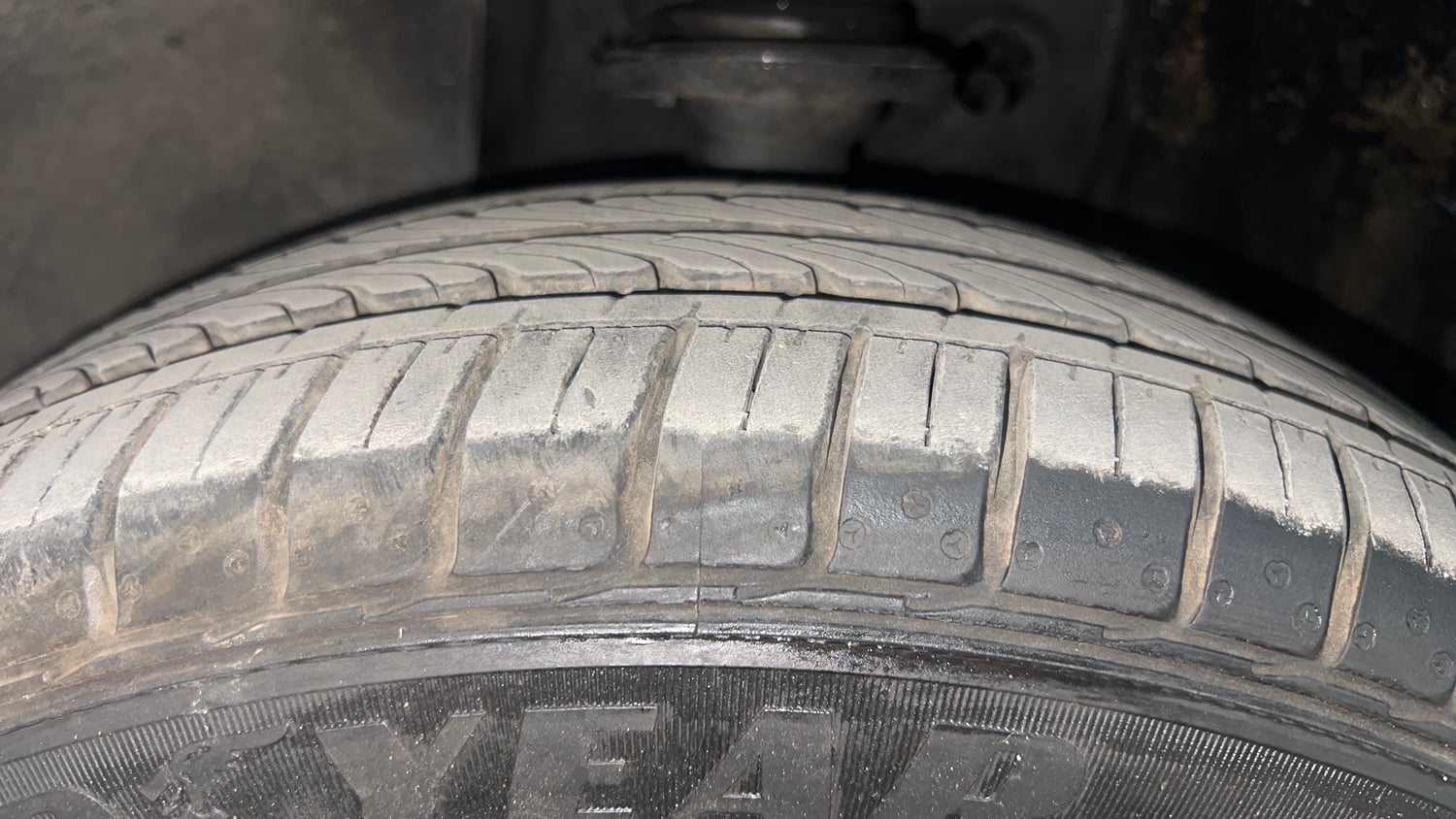 Used 2020 Maruti Suzuki Ignis Zeta 1.2 AMT Petrol Automatic tyres LEFT FRONT TYRE TREAD VIEW