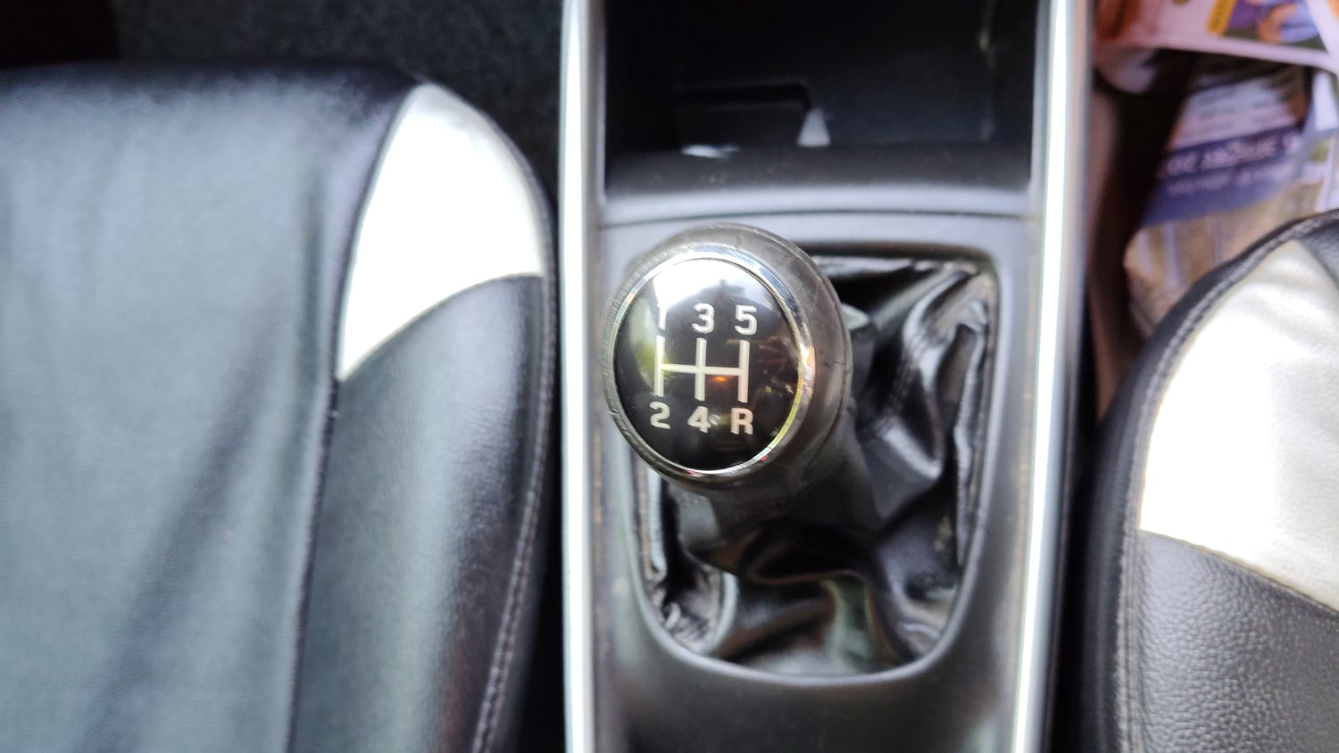 Used 2017 Maruti Suzuki Baleno Zeta 1.2 Petrol Manual interior GEAR  KNOB VIEW