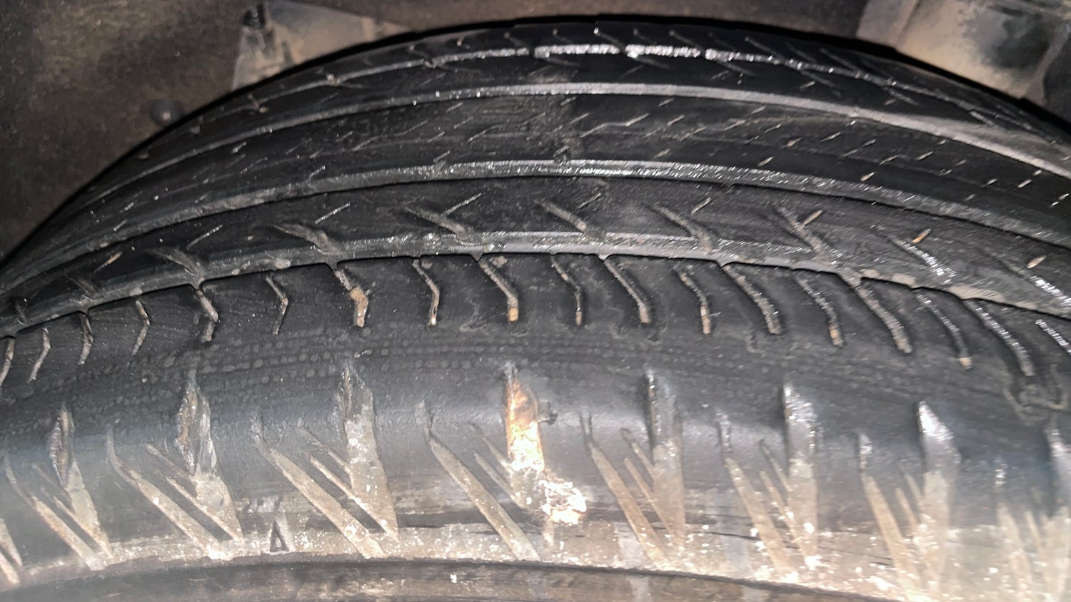 Used 2026 Mahindra XUV700 AX 7 Petrol AT Luxury Pack 7 STR Petrol Automatic tyres LEFT REAR TYRE TREAD VIEW