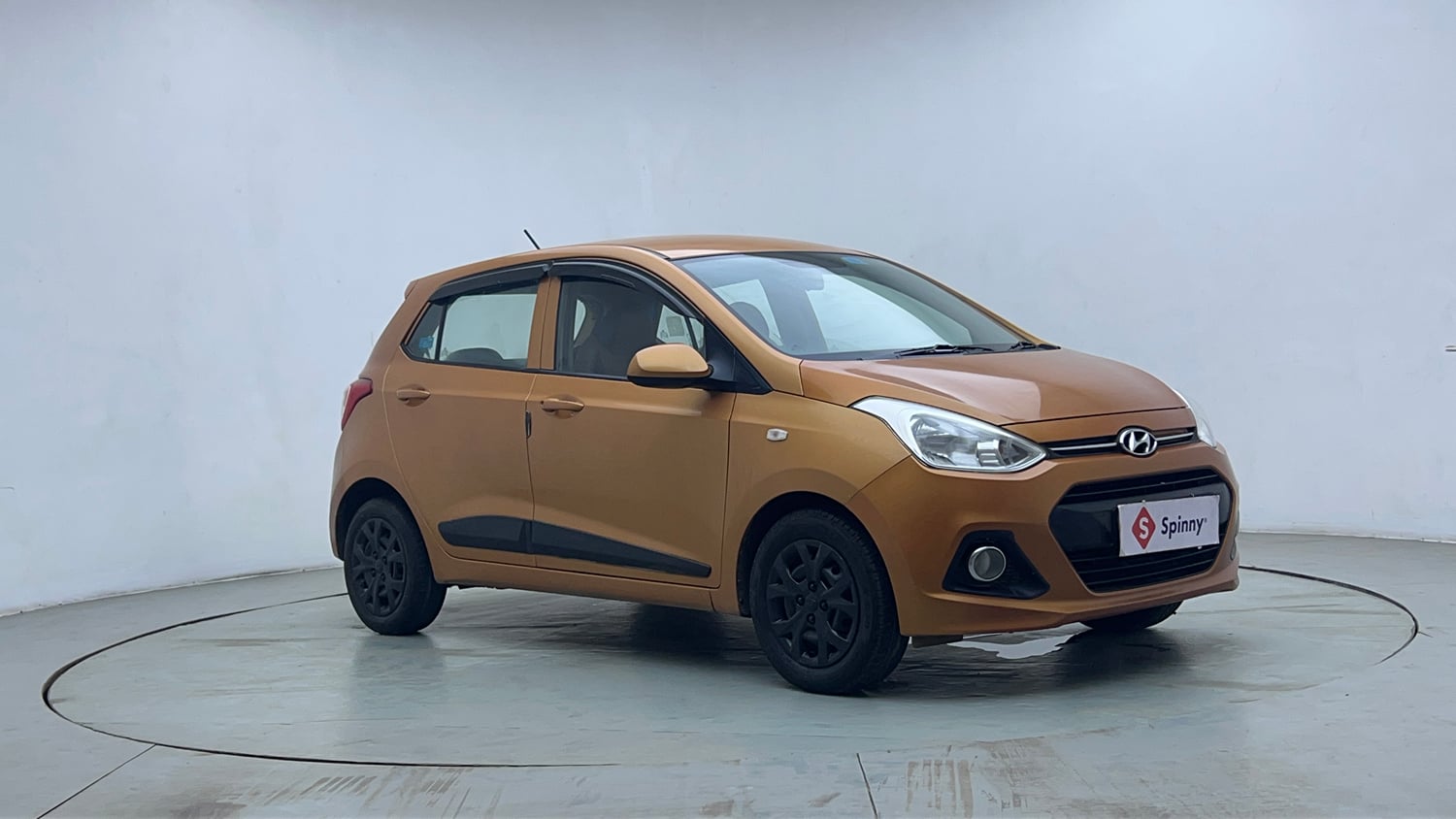 Used 2016 Hyundai Grand i10 Magna AT 1.2 Kappa VTVT Petrol Automatic exterior RIGHT FRONT CORNER VIEW