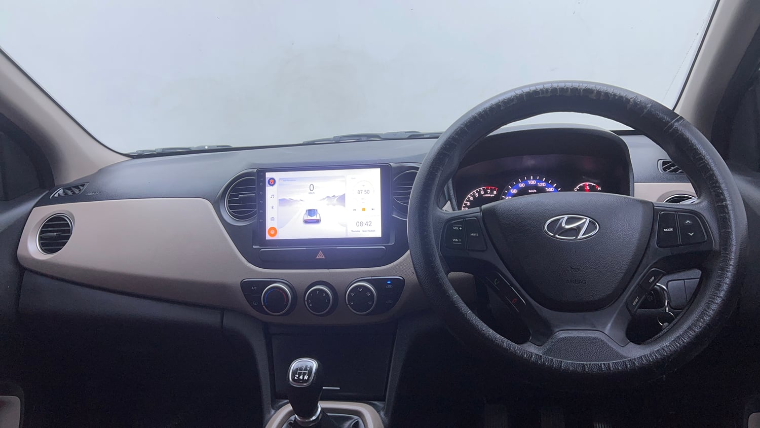 Used 2015 Hyundai Xcent SX 1.2 Petrol Manual interior DASHBOARD VIEW