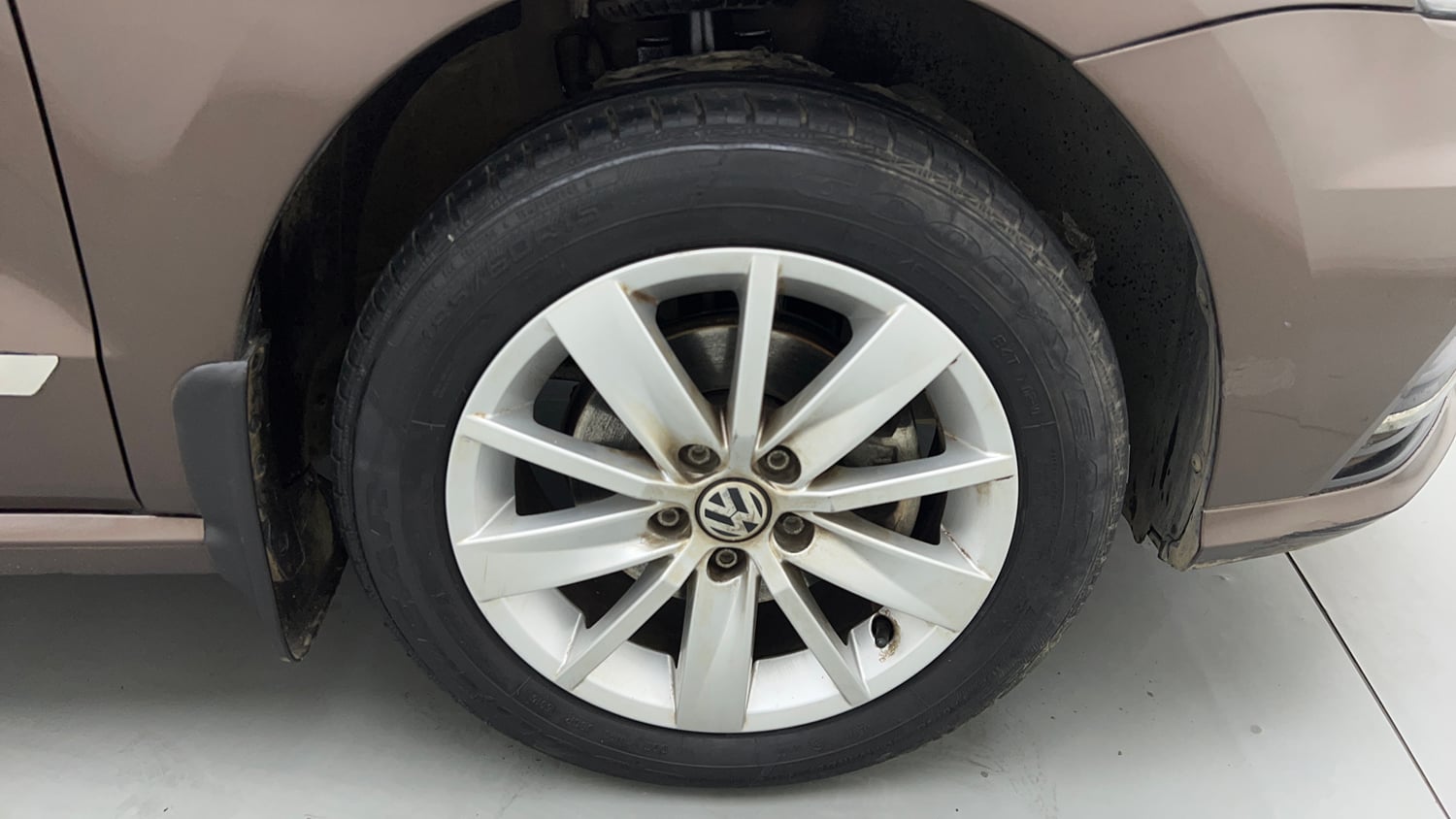 Used 2017 Volkswagen Ameo Highline1.2L (P) Petrol Manual tyres RIGHT FRONT TYRE RIM VIEW