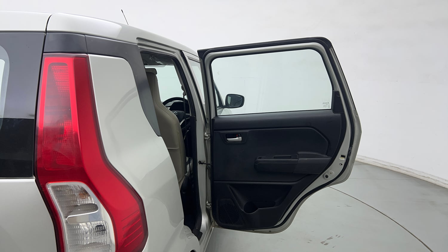 Used 2022 Maruti Suzuki Wagon R VXI 1.0 CNG Cng Manual interior RIGHT REAR DOOR OPEN VIEW