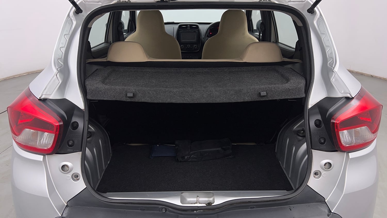 Used 2018 Renault Kwid 1.0 RXT Petrol Manual interior DICKY INSIDE VIEW