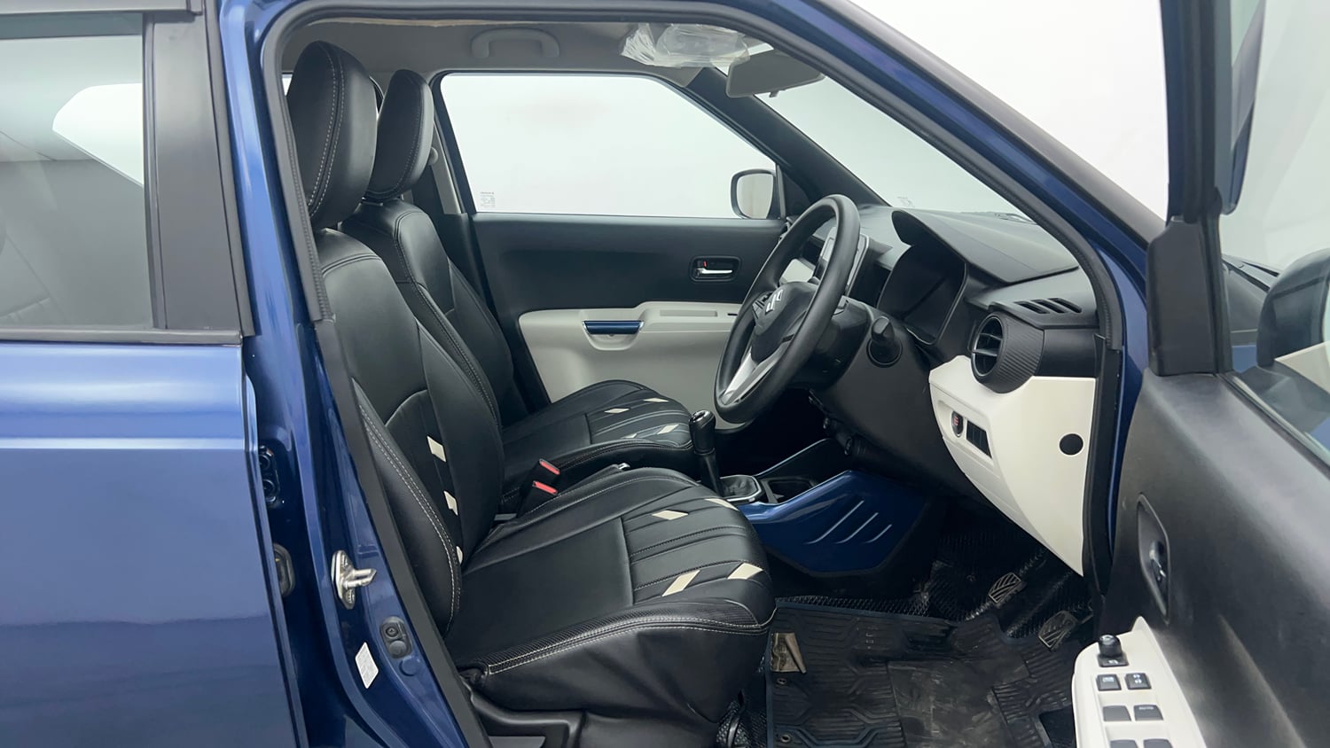 Used 2021 Maruti Suzuki Ignis Zeta 1.2 MT Petrol Manual interior RIGHT SIDE FRONT DOOR CABIN VIEW