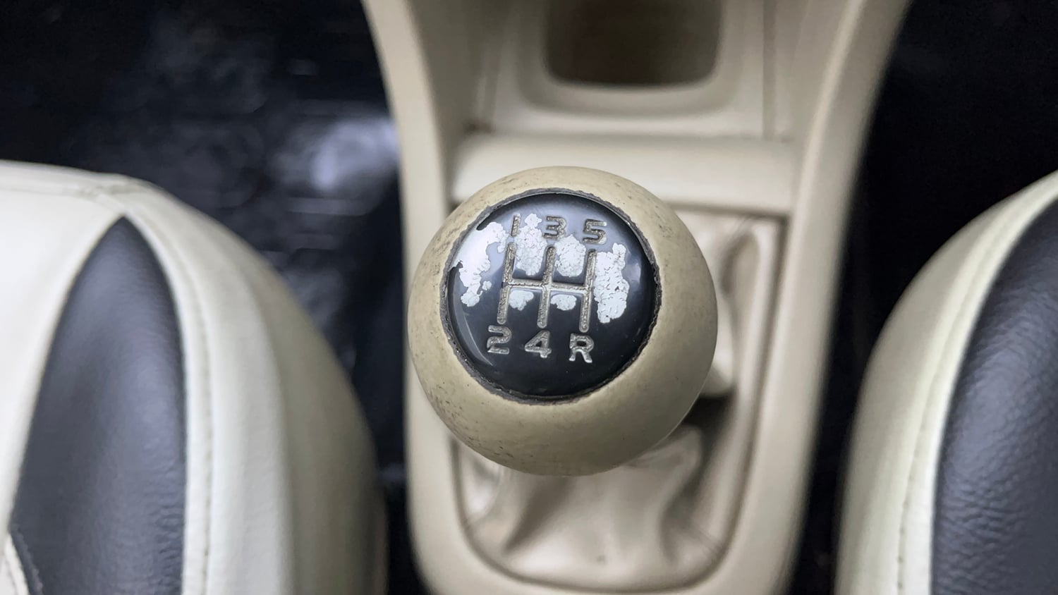 Used 2014 Maruti Suzuki Swift Dzire VDI Diesel Manual interior GEAR  KNOB VIEW