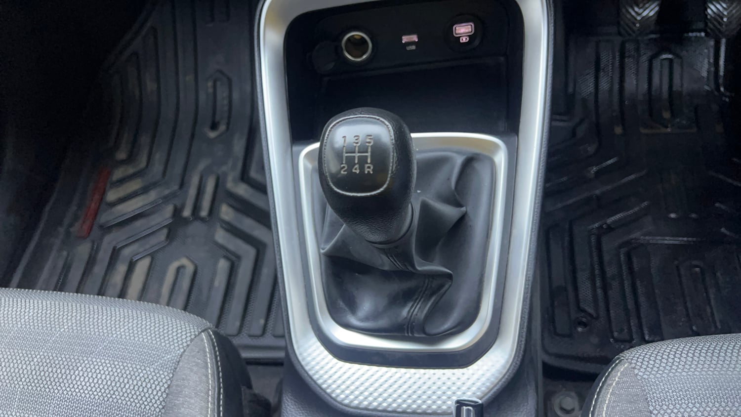 Used 2023 Kia Sonet HTK Plus 1.2 Petrol Manual interior GEAR  KNOB VIEW