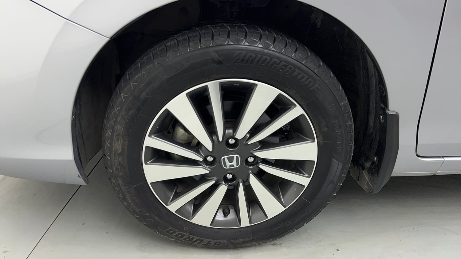Used 2023 Honda City V Petrol CVT Petrol Automatic tyres LEFT FRONT TYRE RIM VIEW