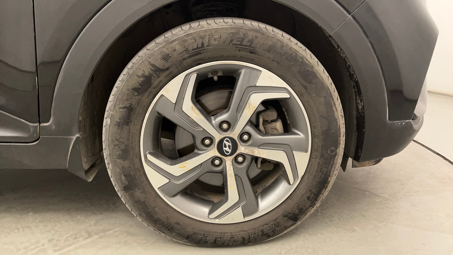 Used 2018 Hyundai Creta SX 1.6 AT CRDi Diesel Automatic tyres RIGHT FRONT TYRE RIM VIEW