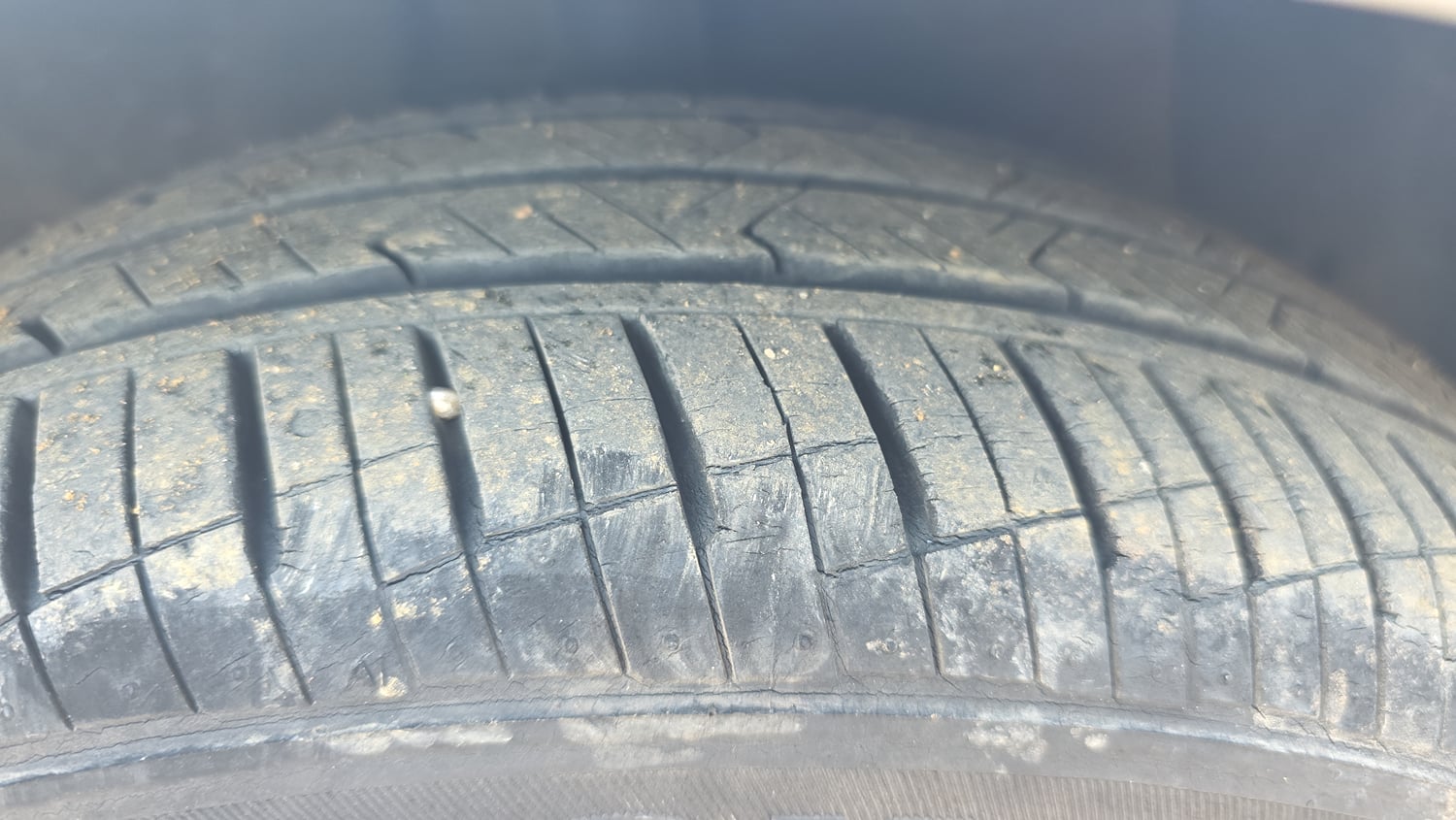 Used 2018 Hyundai Grand i10 Magna 1.2 Kappa VTVT Petrol Manual tyres RIGHT FRONT TYRE TREAD VIEW
