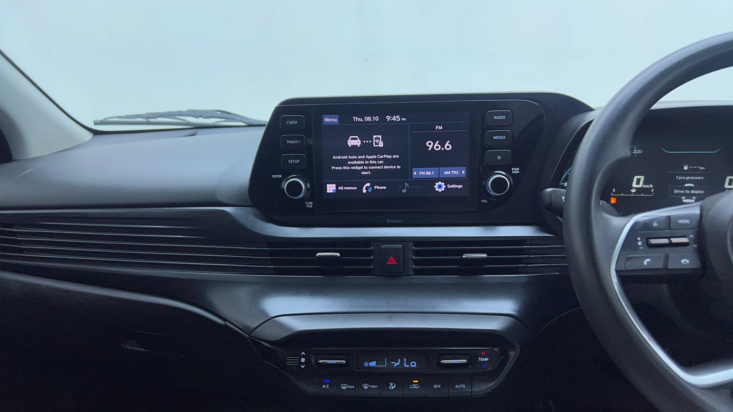Used 2022 Hyundai i20 Sportz 1.2 MT Petrol Manual top_features Integrated (in-dash) music system