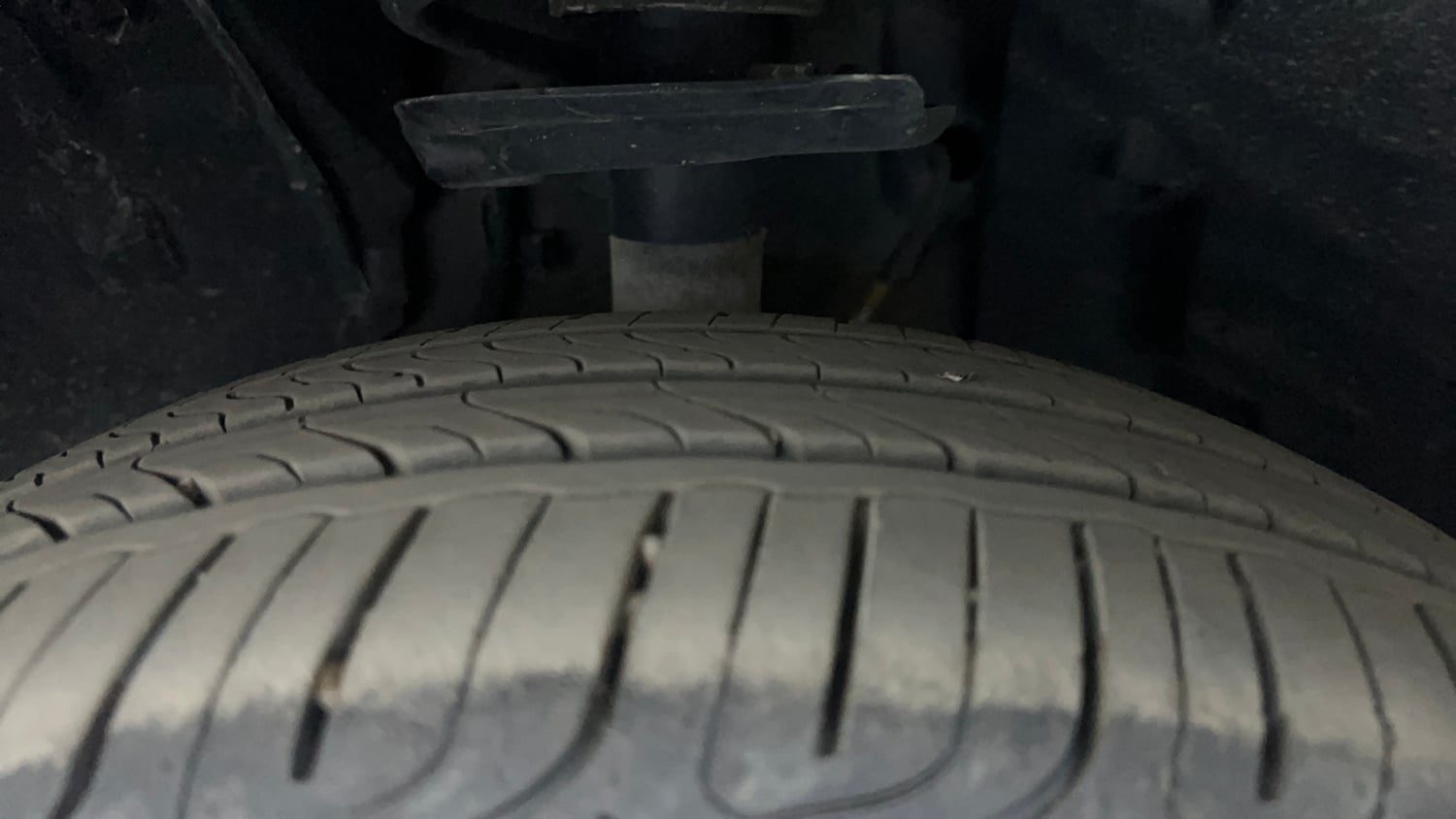 Used 2023 Tata Altroz XZA Plus (S) Petrol Automatic tyres LEFT FRONT TYRE TREAD VIEW