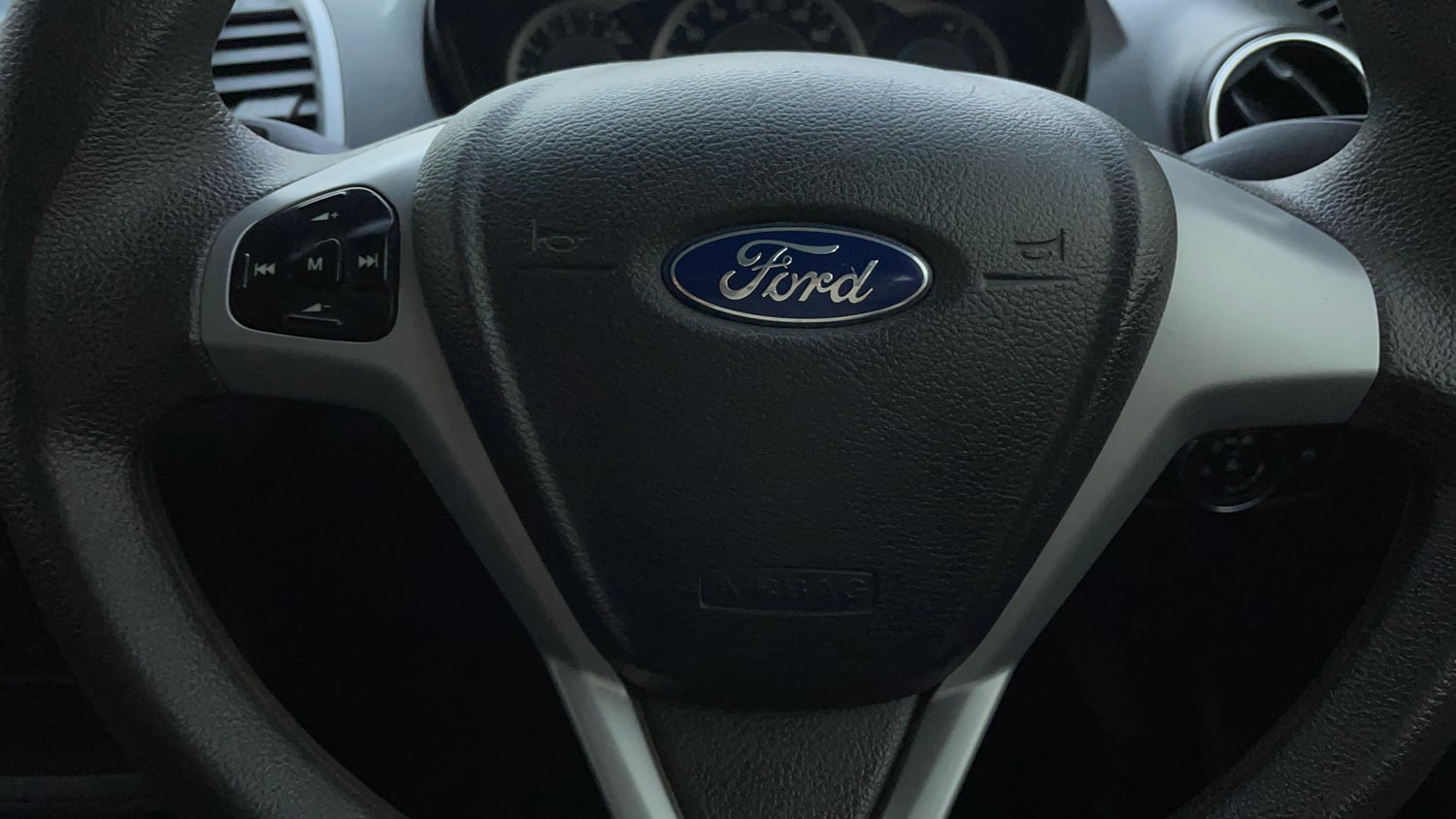Used 2017 Ford Figo Trend 1.2 Ti-VCT Petrol Manual top_features Airbags