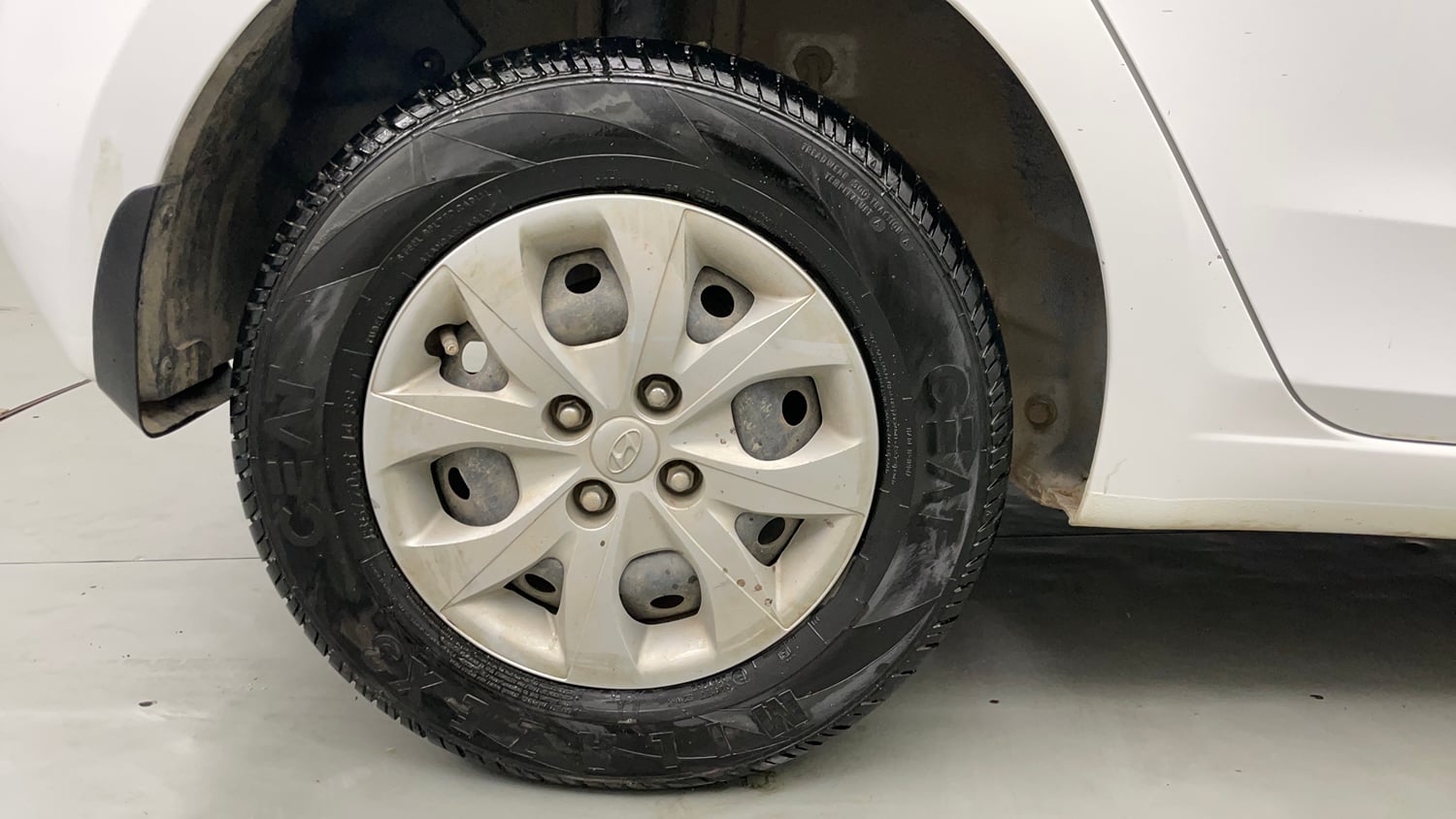 Used 2019 Hyundai Elite i20 Magna Plus 1.2 Petrol Manual tyres RIGHT REAR TYRE RIM VIEW