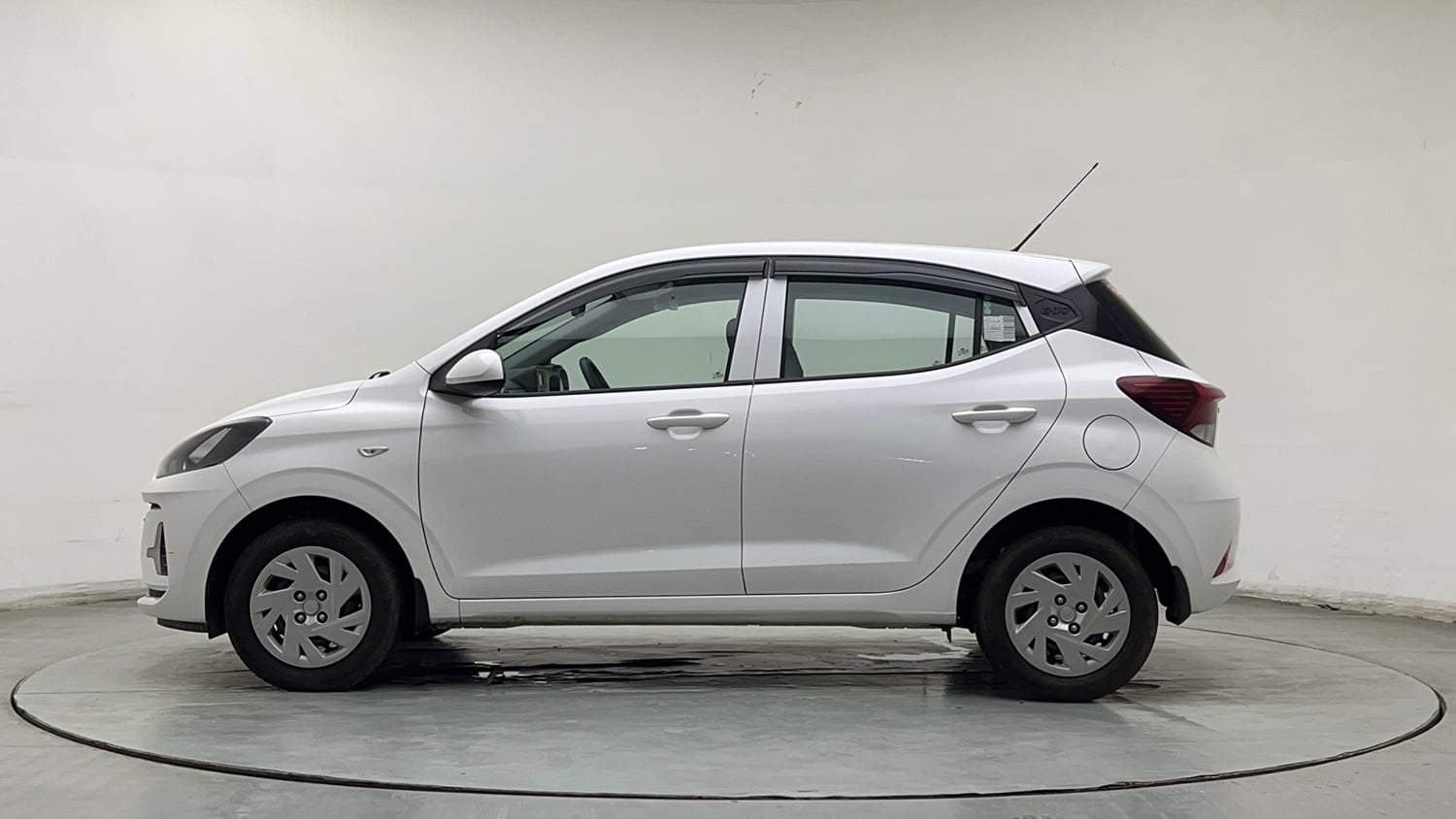 Used 2025 Hyundai Grand i10 Nios Magna 1.2 Kappa Petrol Manual exterior LEFT SIDE VIEW