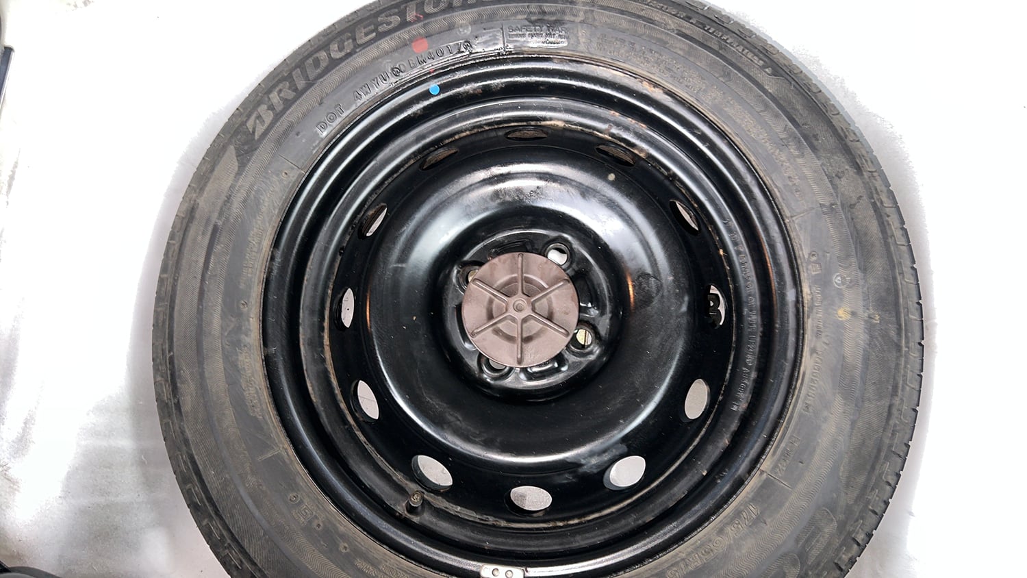 Used 2017 Maruti Suzuki Ignis Zeta 1.2 AMT Petrol Automatic tyres SPARE TYRE VIEW
