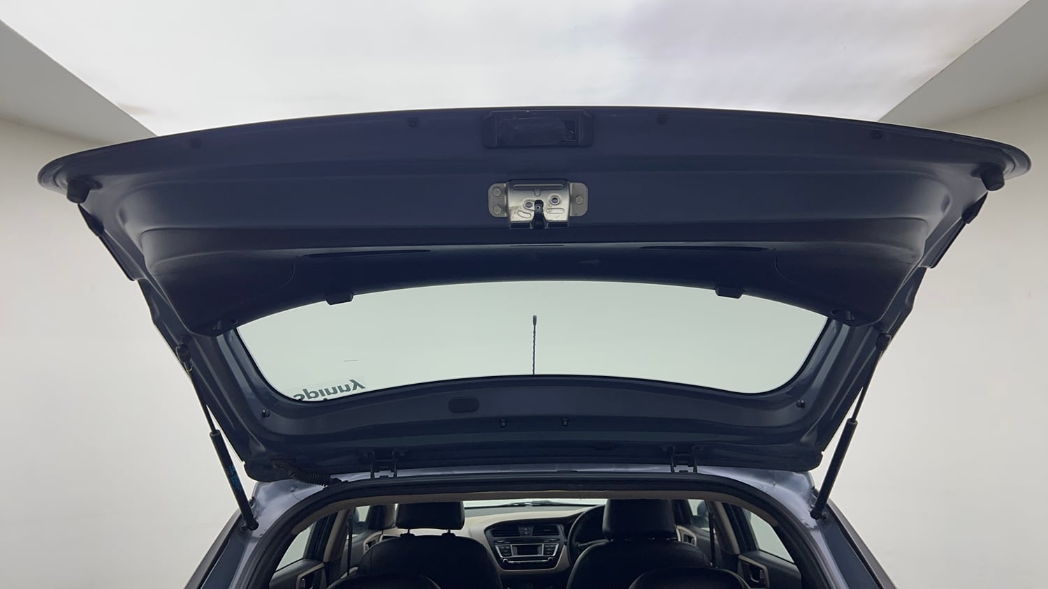 Used 2015 Hyundai Elite i20 Magna 1.2 Petrol Manual interior DICKY DOOR OPEN VIEW