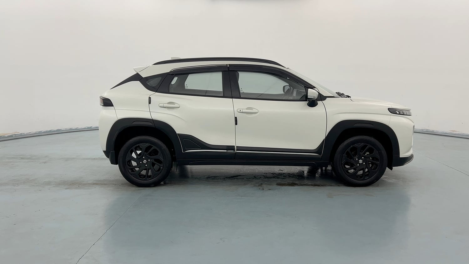 Used 2024 Maruti Suzuki Fronx Delta Plus 1.2L MT Petrol Manual exterior RIGHT SIDE VIEW