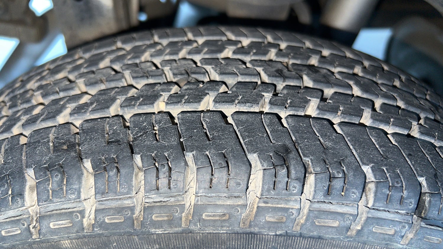 Used 2017 Maruti Suzuki Alto K10 VXi AMT Petrol Automatic tyres RIGHT REAR TYRE TREAD VIEW