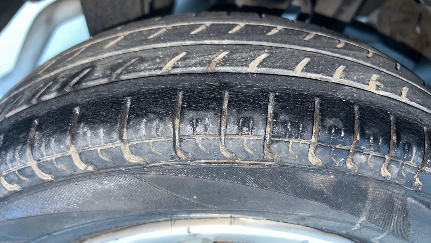Used 2014 Maruti Suzuki Alto 800 Lxi Petrol Manual tyres RIGHT REAR TYRE TREAD VIEW