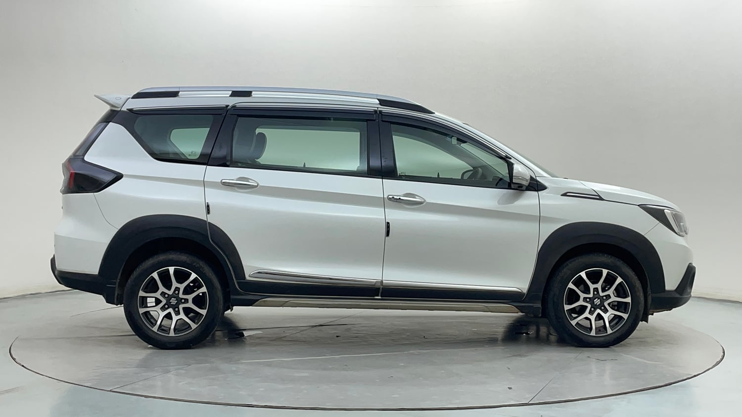 Used 2022 Maruti Suzuki XL6 Alpha Plus AT Petrol Petrol Automatic exterior RIGHT SIDE VIEW