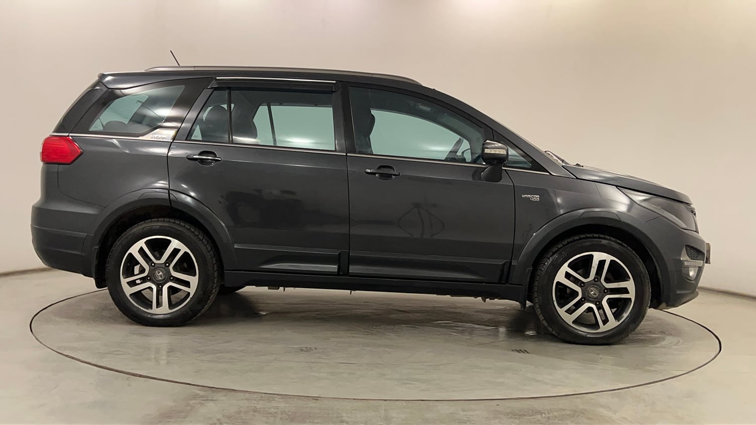 Used 2017 Tata Hexa XTA 4x2 7 STR Diesel Automatic exterior RIGHT SIDE VIEW