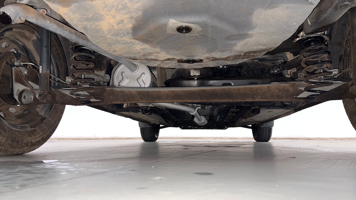 Used 2025 Renault Kwid RXT 1.0L AMT Petrol Automatic extra REAR UNDERBODY VIEW (TAKEN FROM REAR)
