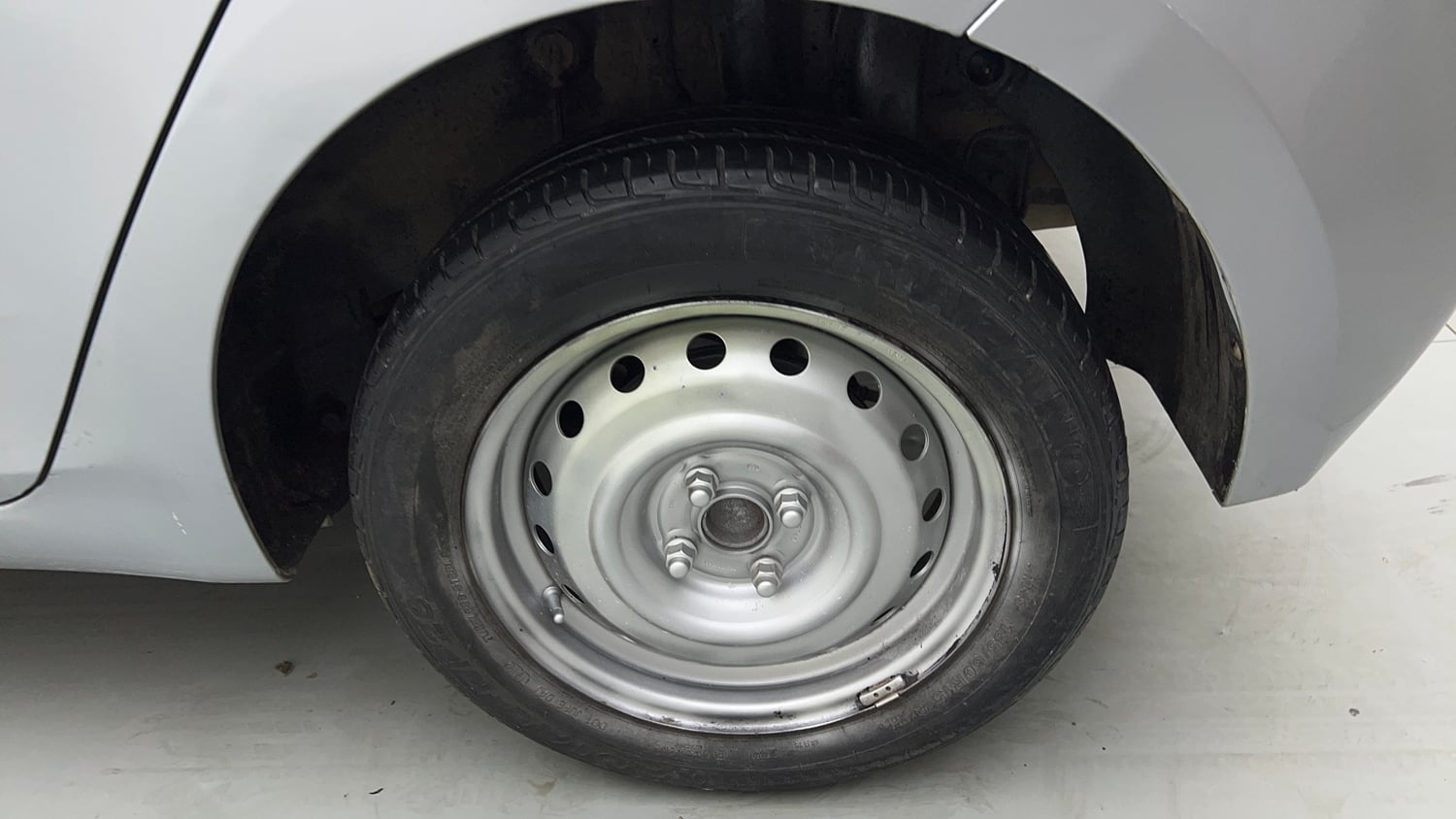 Used 2019 Hyundai Elite i20 Magna Executive 1.2 Petrol Manual tyres LEFT REAR TYRE RIM VIEW