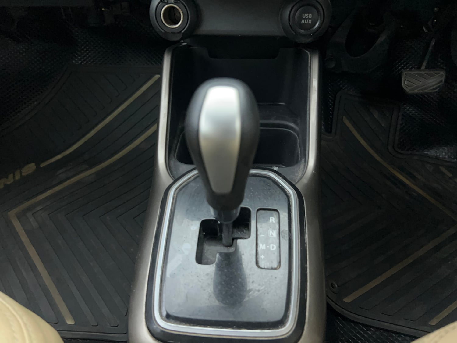 Used 2017 Maruti Suzuki Ignis Zeta 1.2 AMT Petrol Automatic interior GEAR  KNOB VIEW