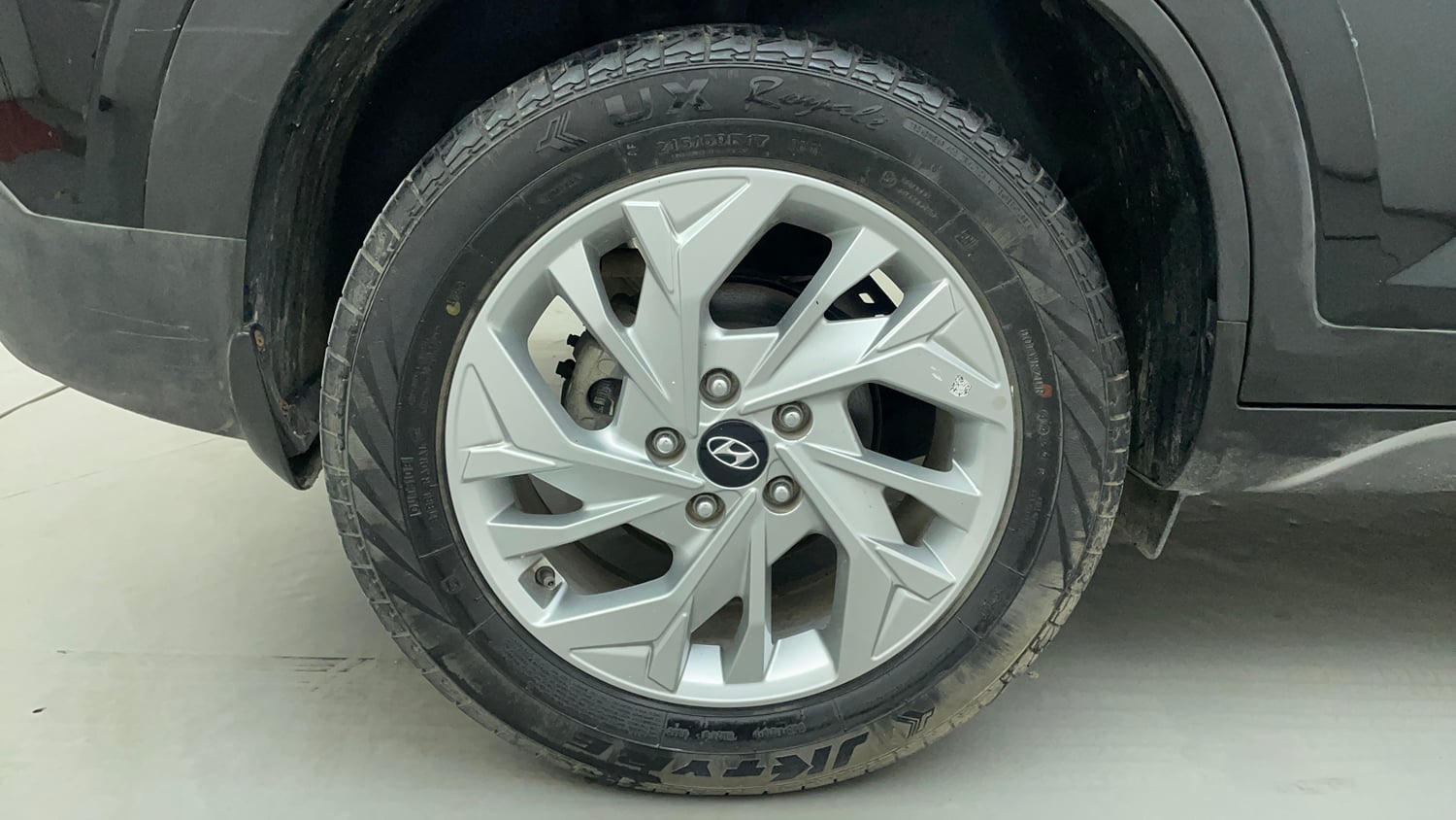 Used 2024 Hyundai Creta SX 1.5 Petrol Petrol Manual tyres RIGHT REAR TYRE RIM VIEW