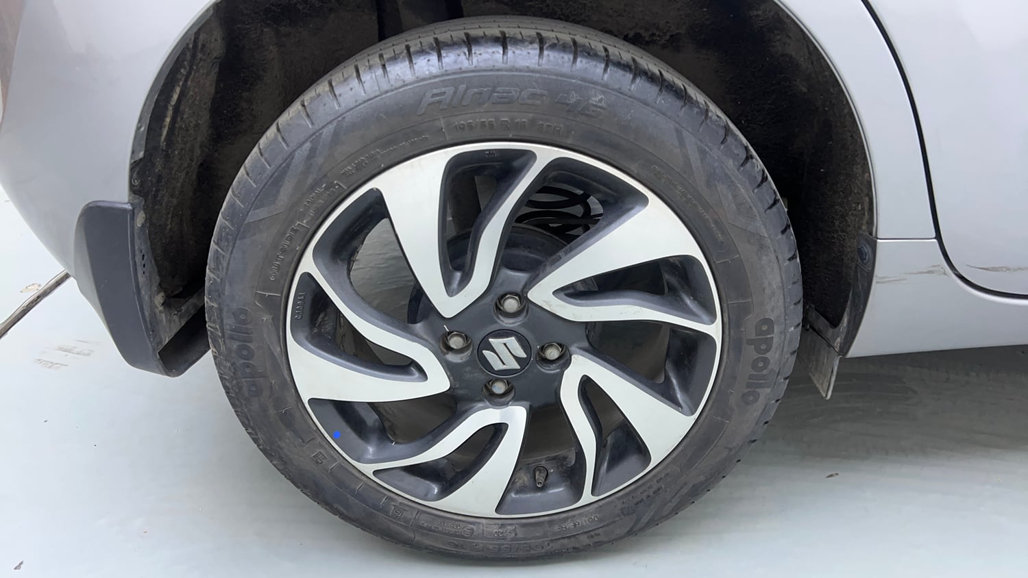 Used 2021 Maruti Suzuki Baleno Zeta Petrol Manual tyres RIGHT REAR TYRE RIM VIEW
