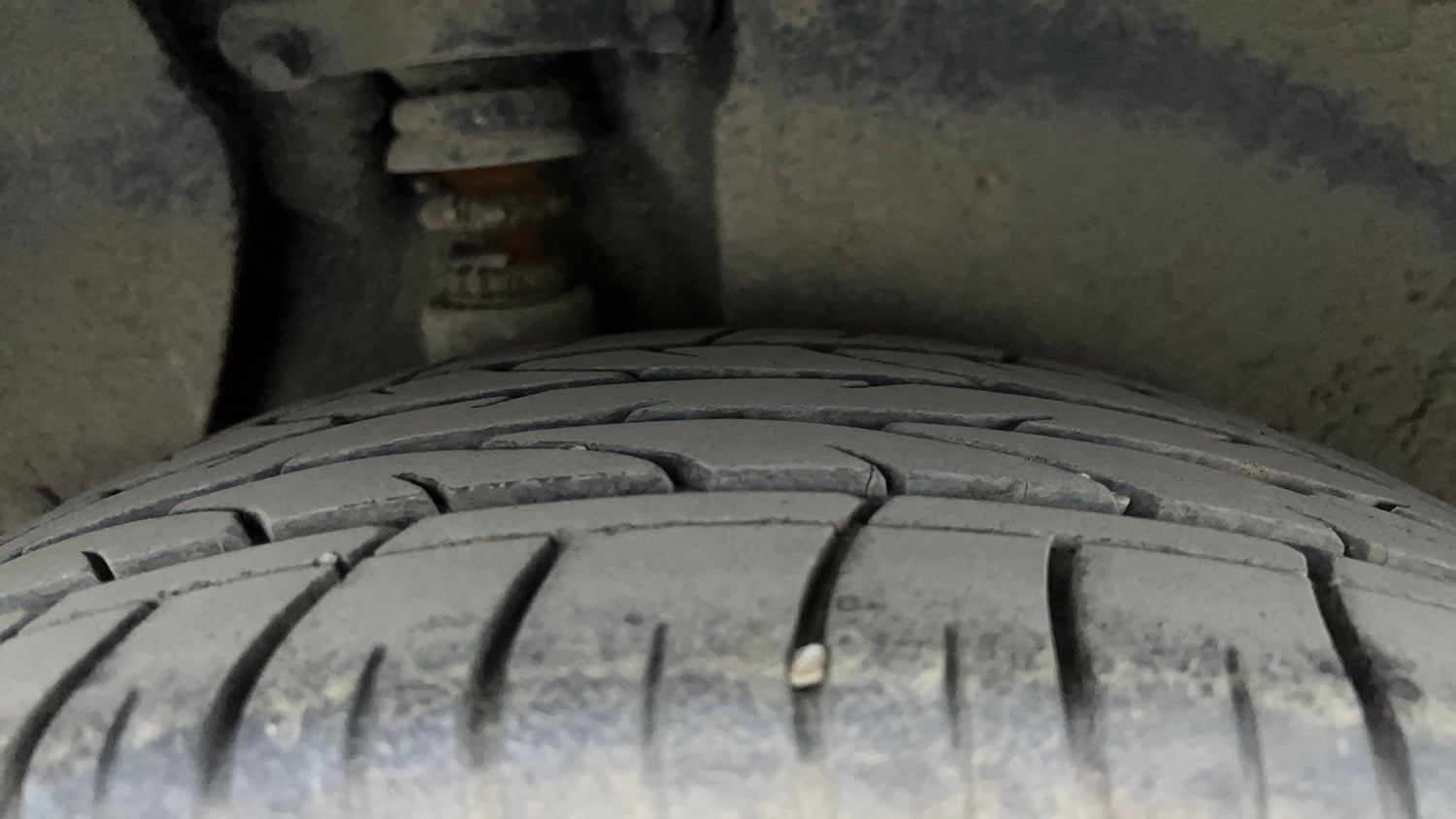 Used 2016 Hyundai Creta 1.6 SX Plus AT Petrol Petrol Automatic tyres RIGHT REAR TYRE TREAD VIEW
