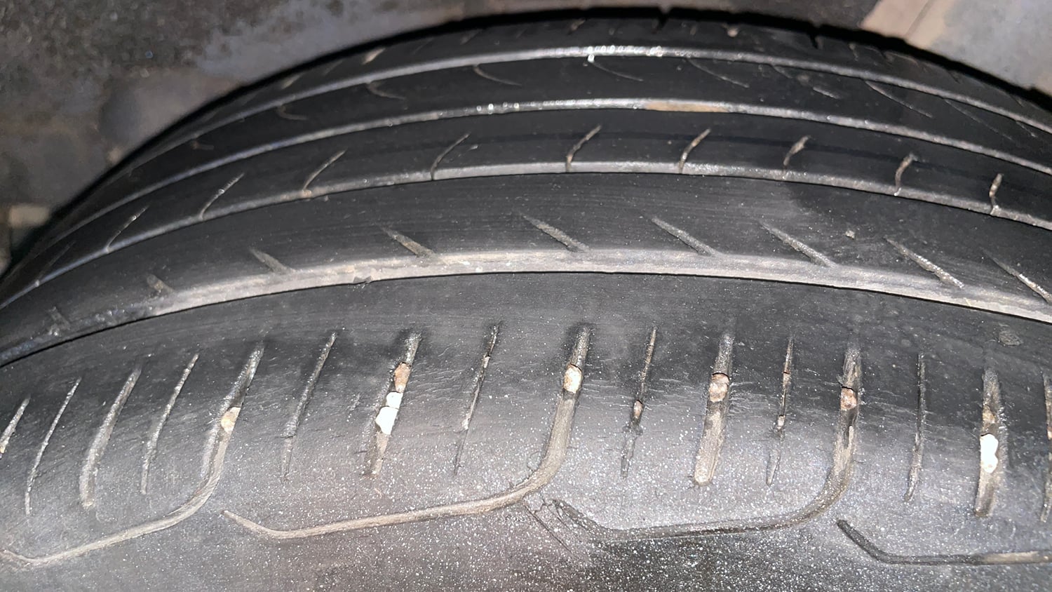 Used 2017 Maruti Suzuki Baleno Zeta 1.2 AT Petrol Automatic tyres LEFT REAR TYRE TREAD VIEW