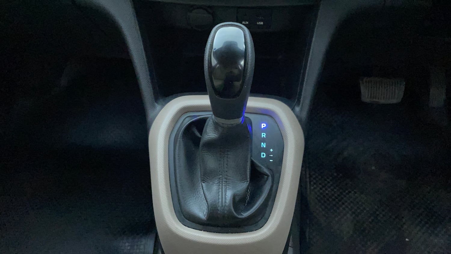 Used 2014 Hyundai Grand i10 Asta AT 1.2 Kappa VTVT Petrol Automatic interior GEAR  KNOB VIEW