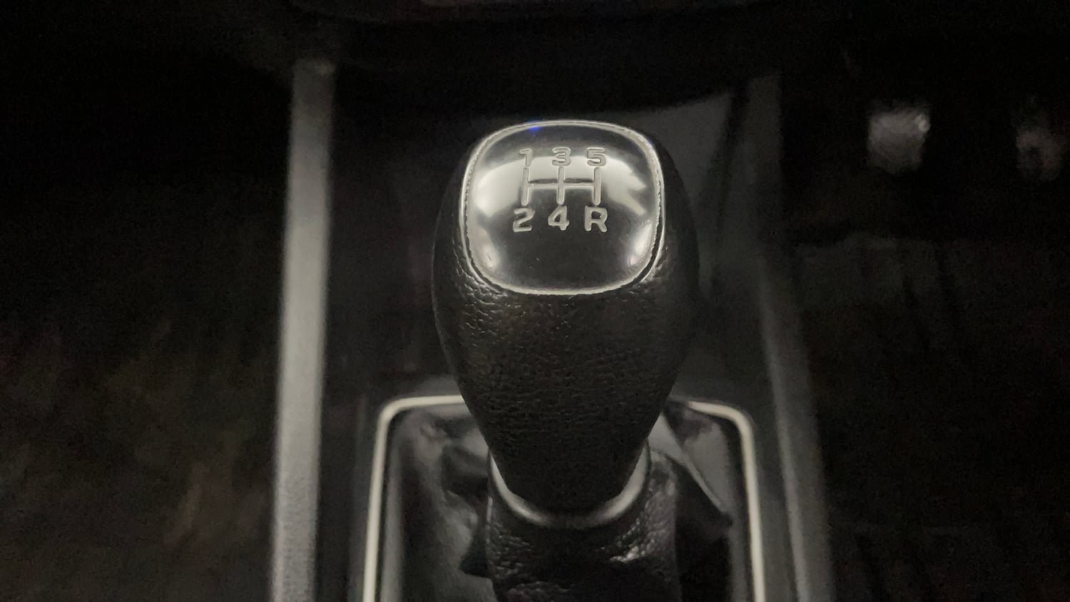 Used 2015 Hyundai Elite i20 Sportz 1.2 Petrol Manual interior GEAR  KNOB VIEW