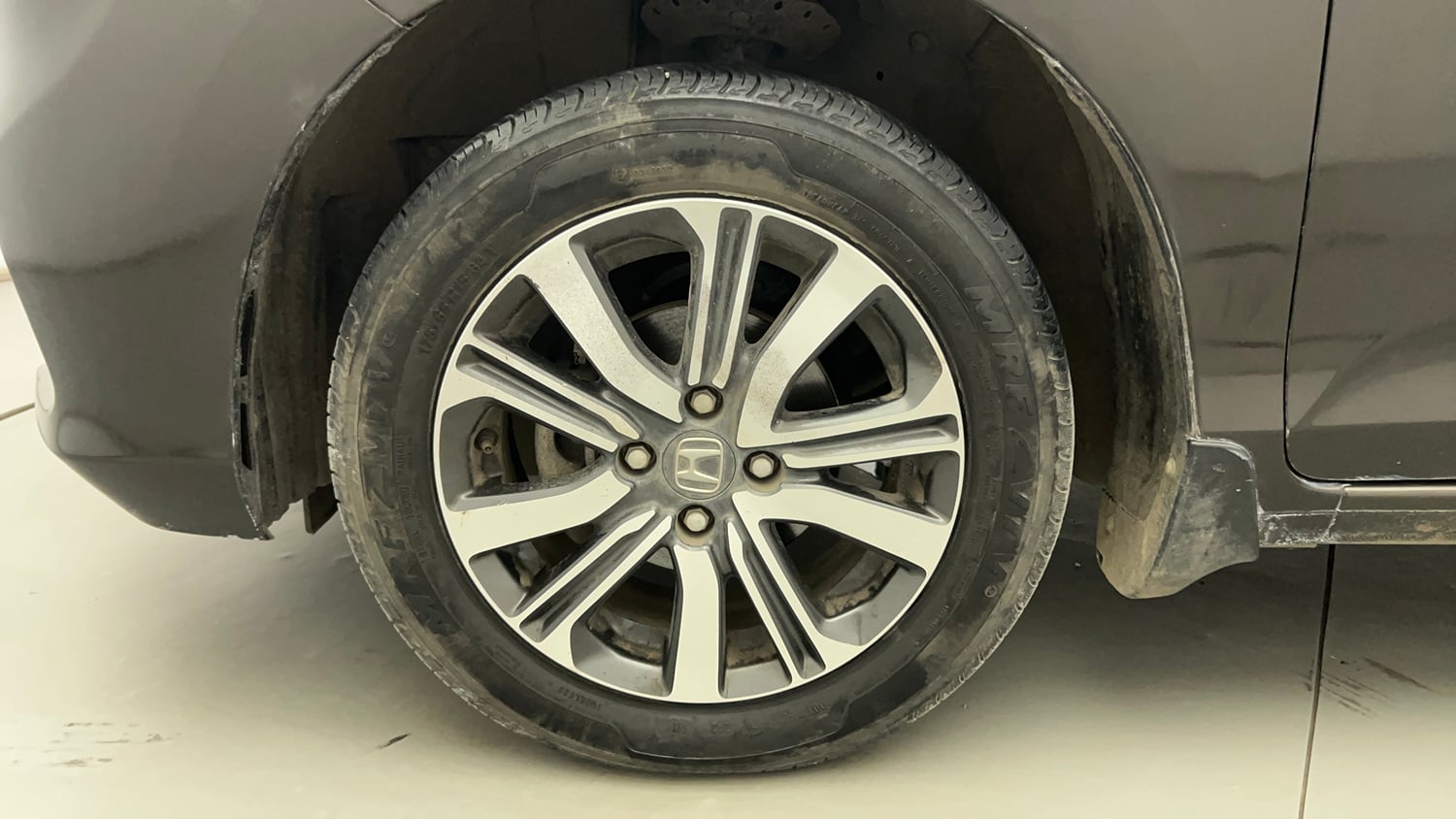 Used 2024 Honda Amaze VX 1.2 Petrol CVT Petrol Automatic tyres LEFT FRONT TYRE RIM VIEW