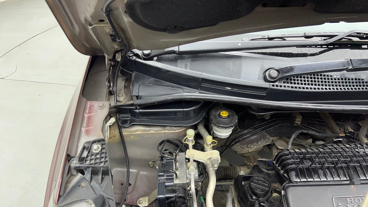 Used 2018 Honda WR-V VX MT Petrol Petrol Manual engine ENGINE RIGHT SIDE HINGE & APRON VIEW