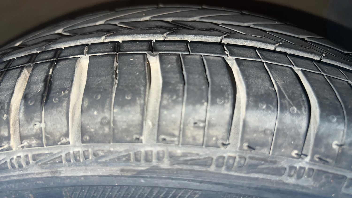 Used 2016 Hyundai Grand i10 Magna AT 1.2 Kappa VTVT Petrol Automatic tyres RIGHT FRONT TYRE TREAD VIEW