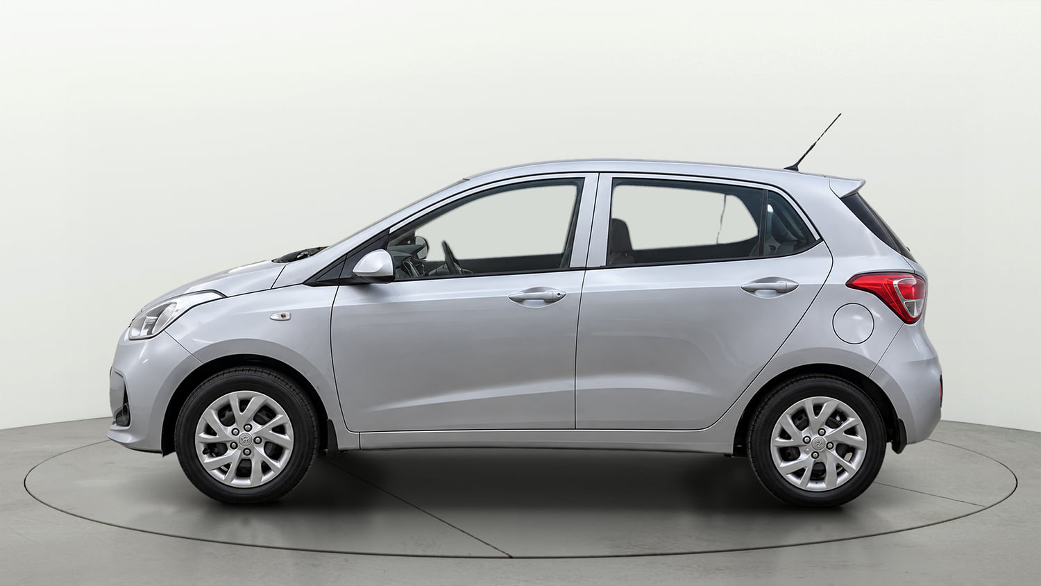 Used 2018 Hyundai Grand i10 Magna 1.2 Kappa VTVT Petrol Manual exterior LEFT SIDE VIEW