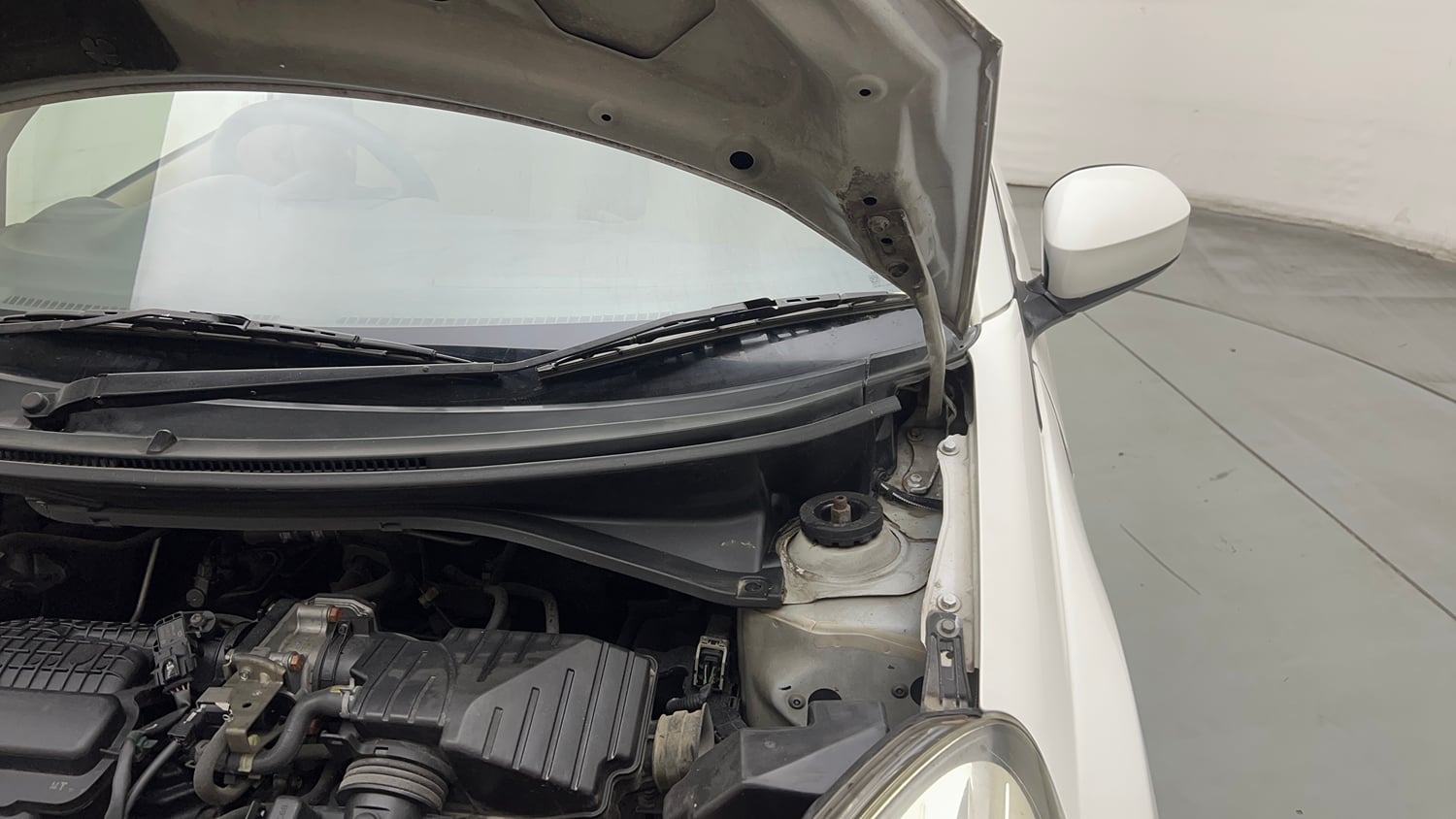 Used 2014 Honda Amaze 1.2 S i-VTEC Petrol Manual engine ENGINE LEFT SIDE HINGE & APRON VIEW