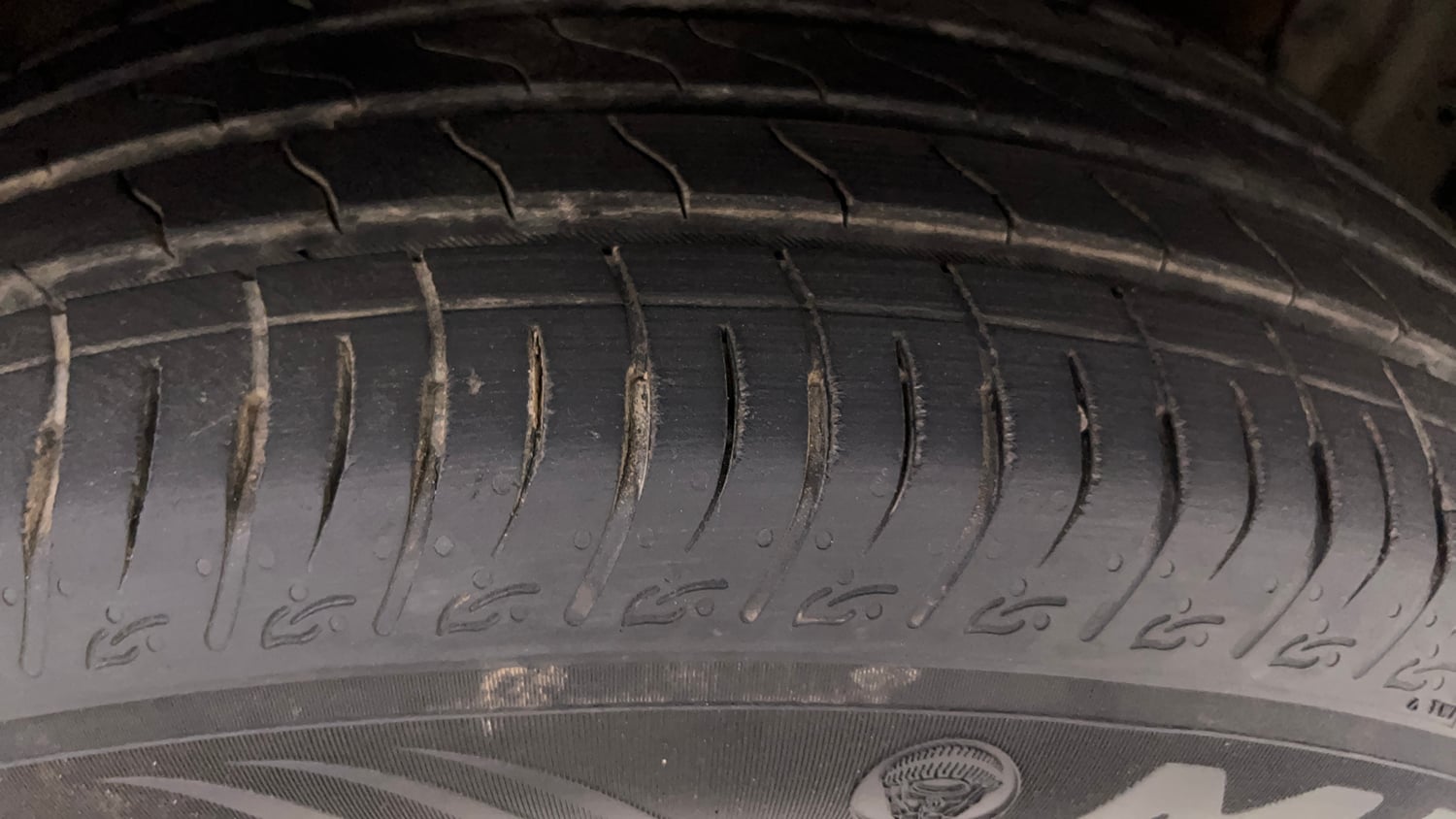 Used 2023 Maruti Suzuki Brezza Vxi AT Petrol Automatic tyres RIGHT FRONT TYRE TREAD VIEW