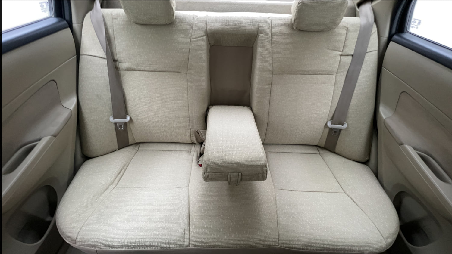Used 2016 Maruti Suzuki Swift Dzire VXI Petrol Manual interior REAR SEAT CONDITION VIEW