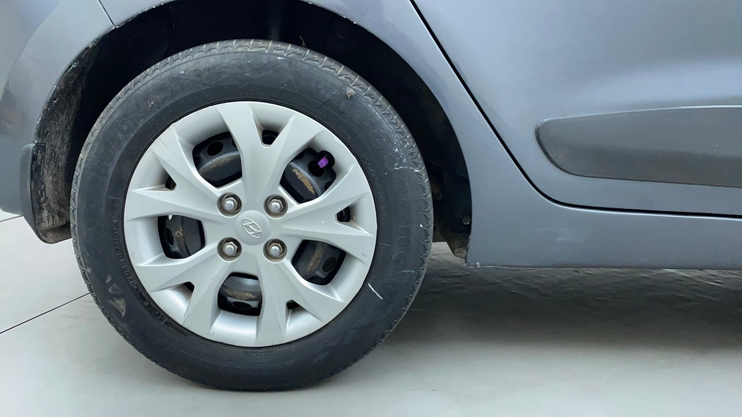 Used 2014 Hyundai Grand i10 Sportz 1.2 Kappa VTVT Petrol Manual tyres RIGHT REAR TYRE RIM VIEW