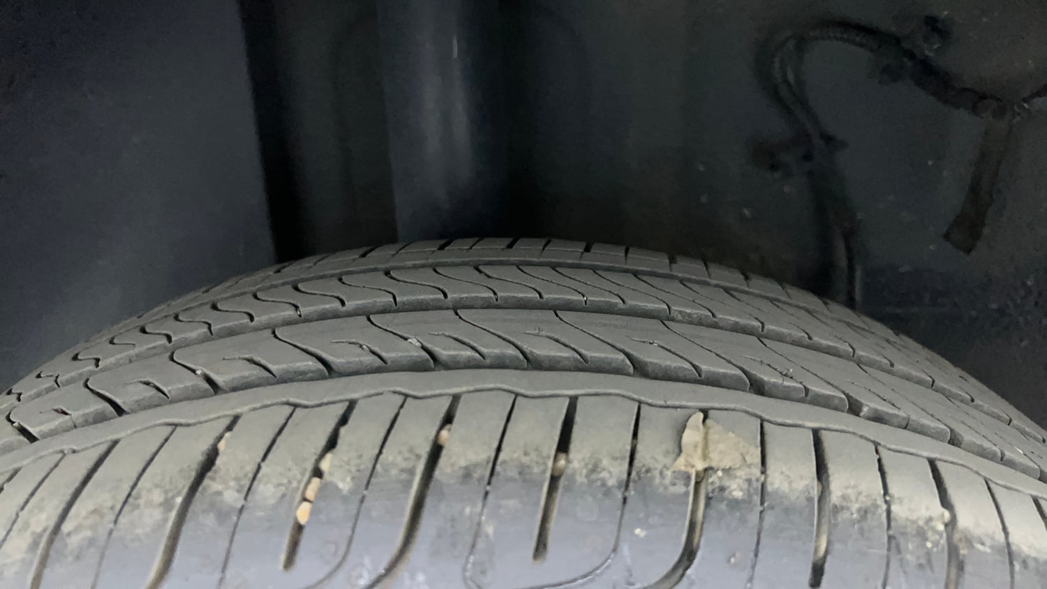 Used 2023 Tata Altroz XZA Plus (S) Petrol Automatic tyres RIGHT REAR TYRE TREAD VIEW