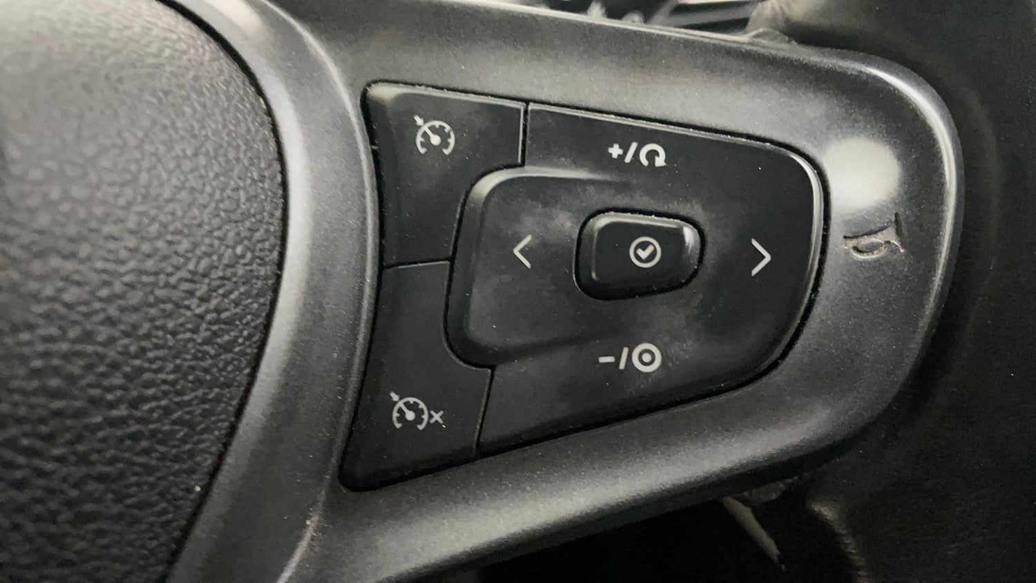 Used 2022 Tata Altroz XZA Petrol Petrol Automatic top_features Cruise control
