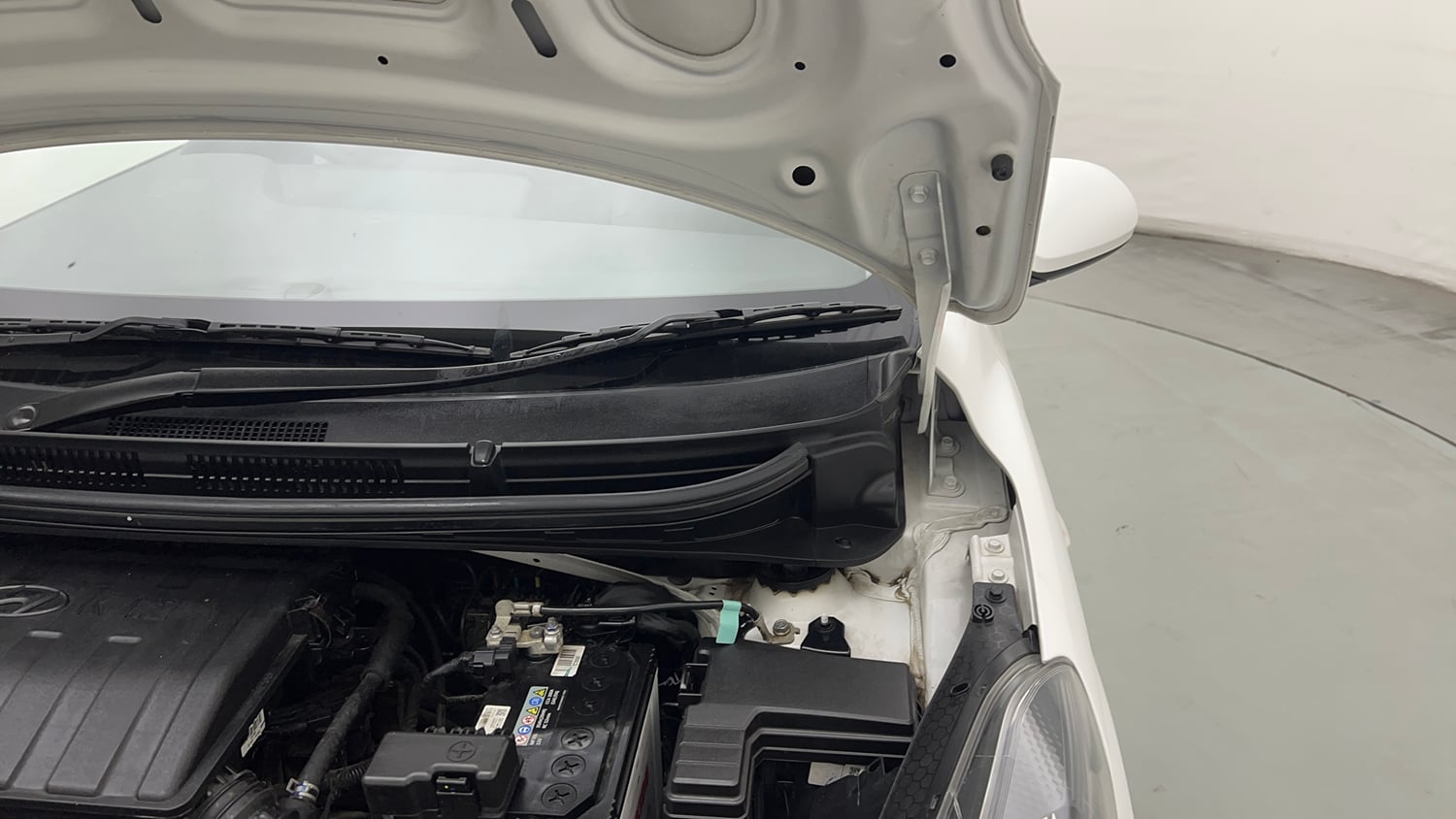 Used 2025 Hyundai Grand i10 Nios Magna 1.2 Kappa Petrol Manual engine ENGINE LEFT SIDE HINGE & APRON VIEW
